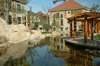 别墅社区大型鱼池（上海古北臻园）