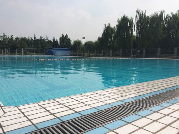 天曼游泳池