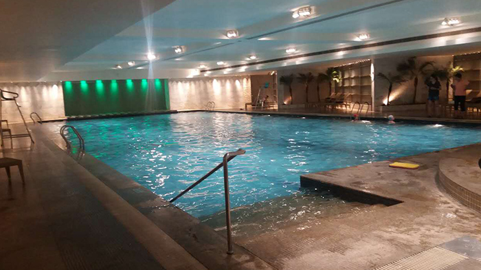 酒店泳池实景