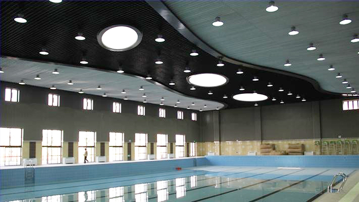 格致中学游泳馆内景